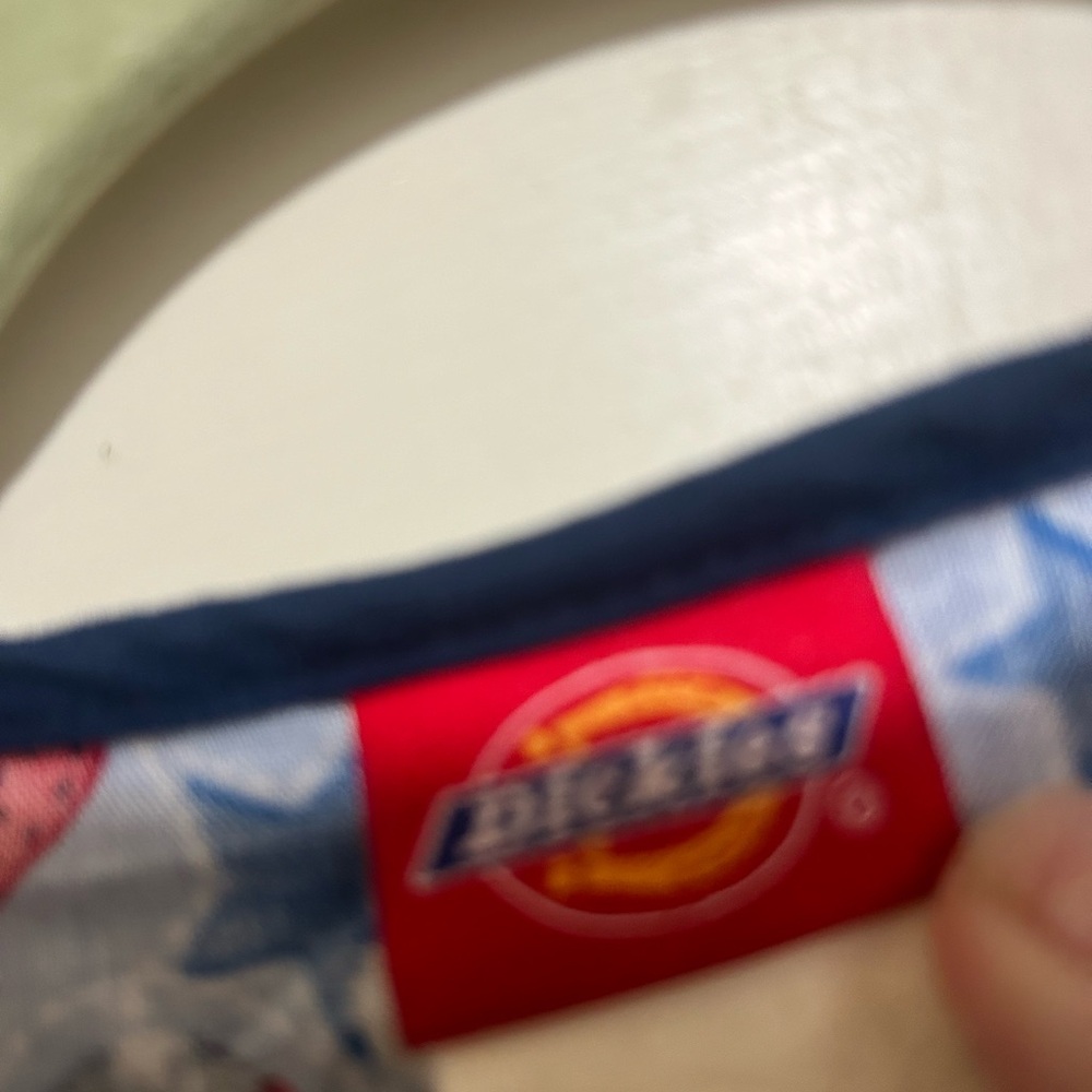 $5 ⭐️Dickies Americana July 4th Scrub Top Small - Picture 2 of 4
